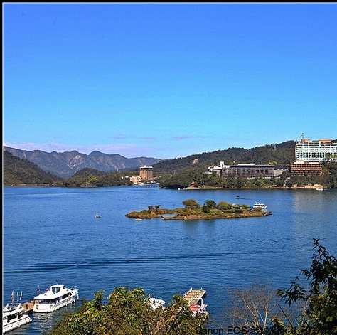 海鲜盛宴：美味视频和渔民船上吃海鲜